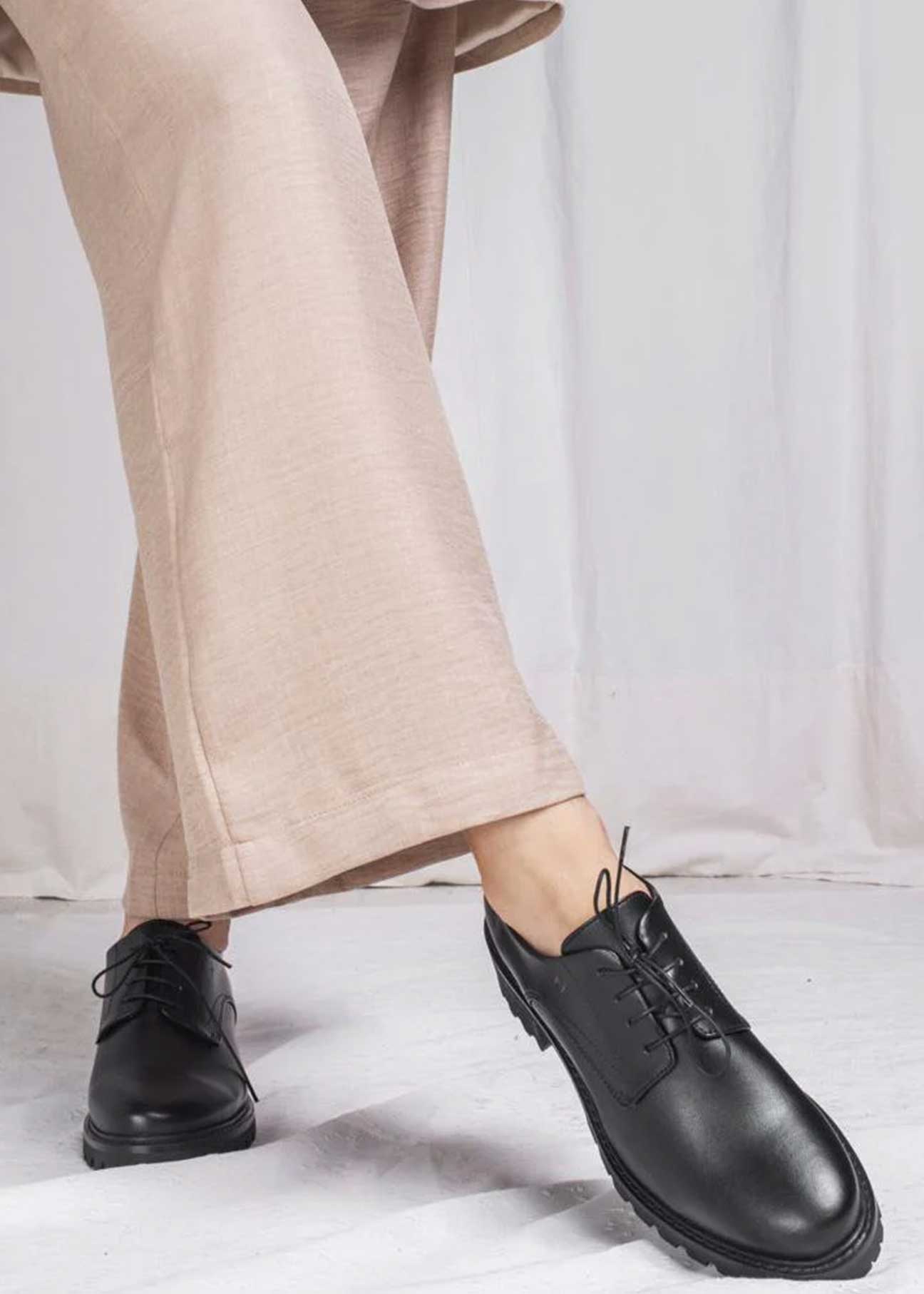 Nae MOE Black Derby Shoes Womens