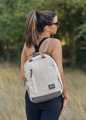 Mochila pequeña de cáñamo en beige y verde