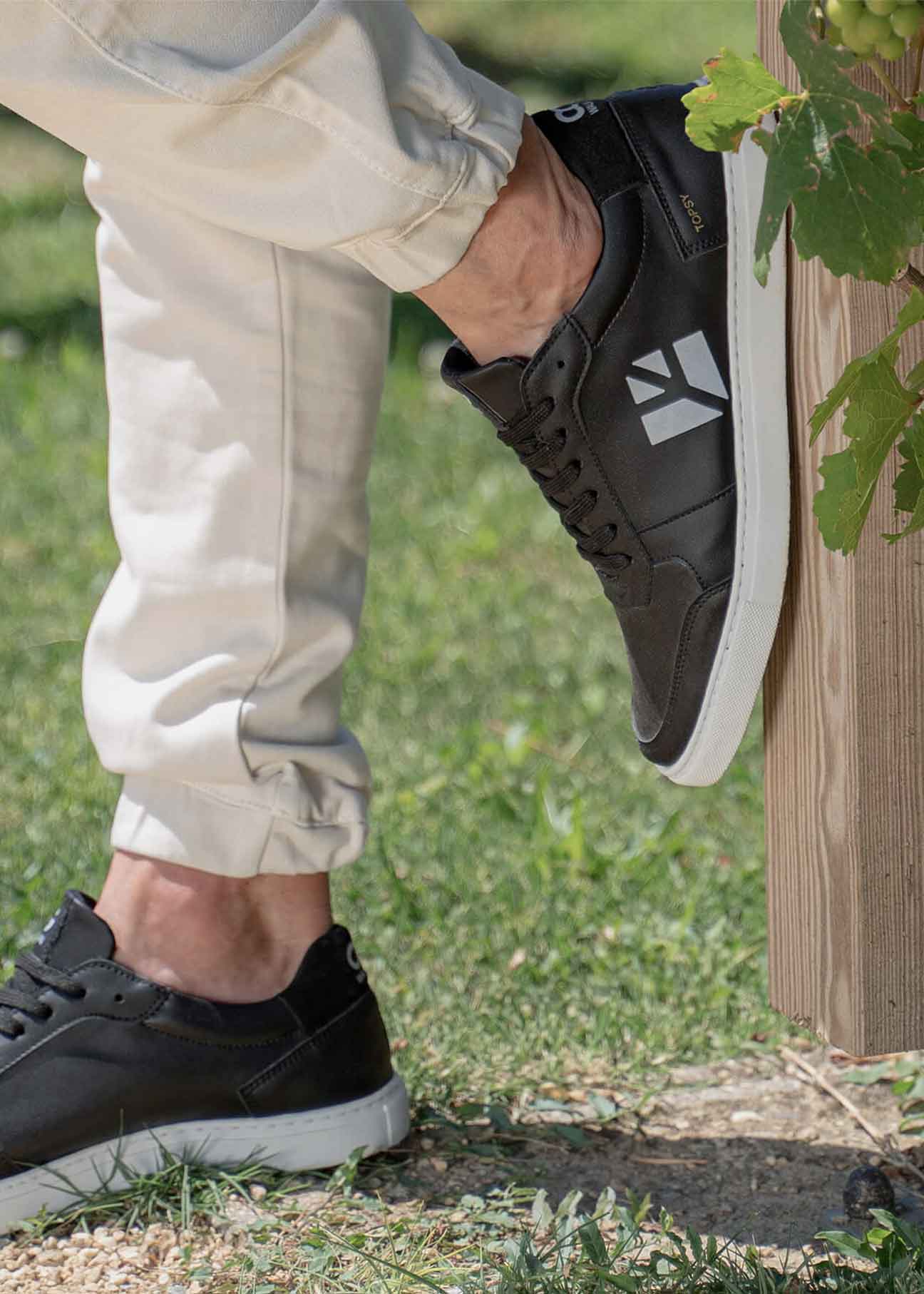 Topsy Zapatilla Vegana negra y blanca