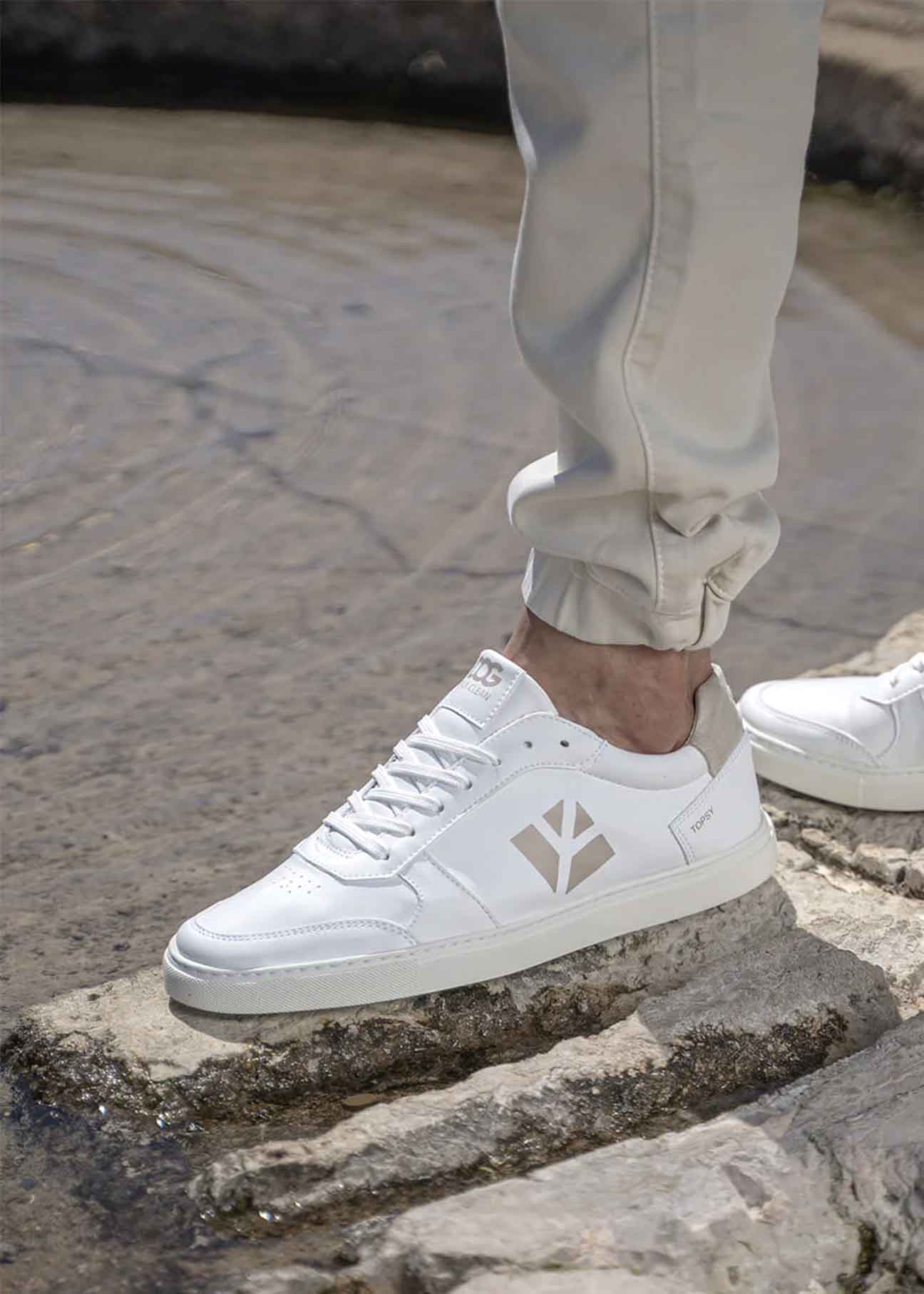 Topsy Zapatilla Vegana blanca y beige