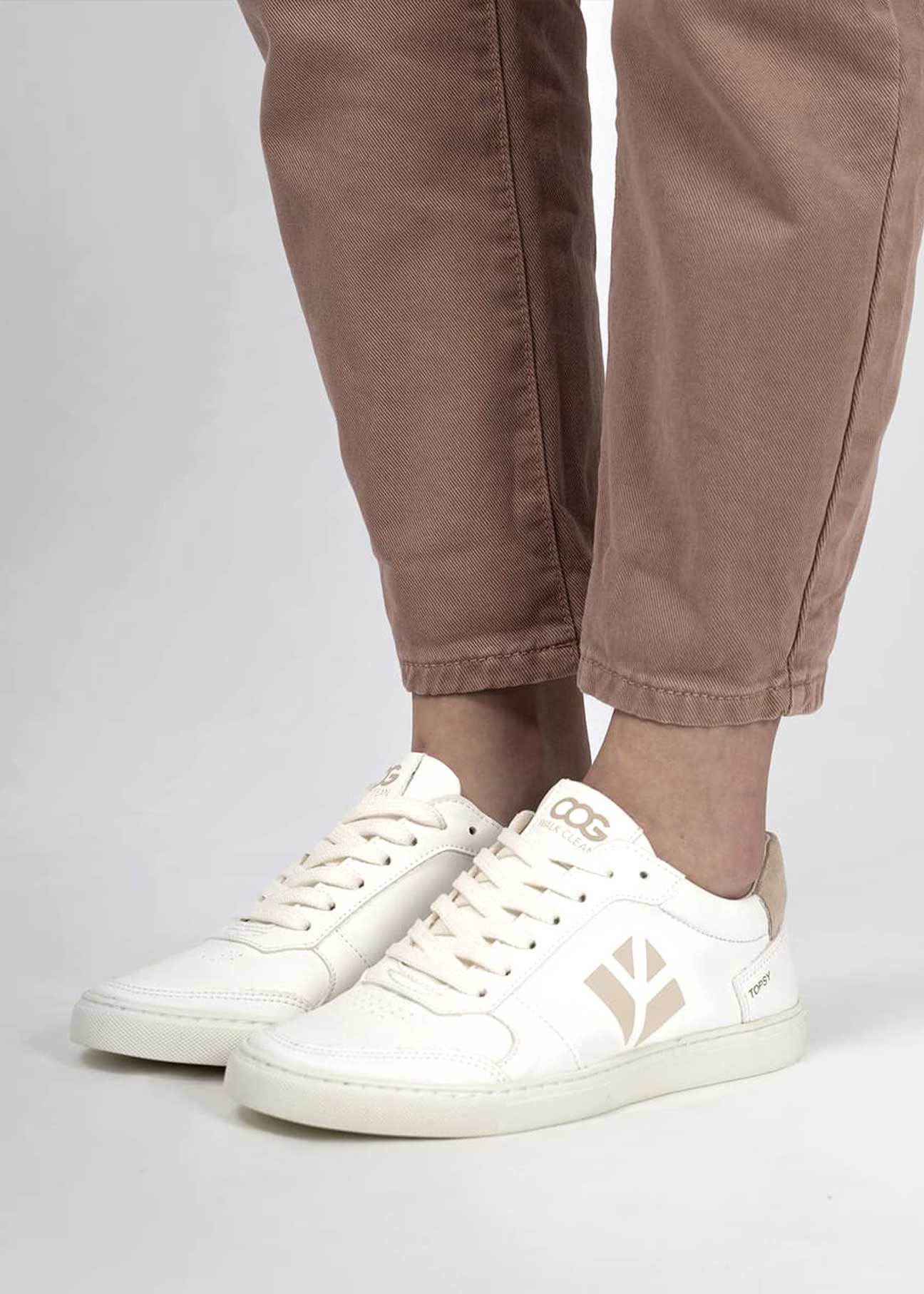 Topsy Zapatilla Vegana blanca y beige