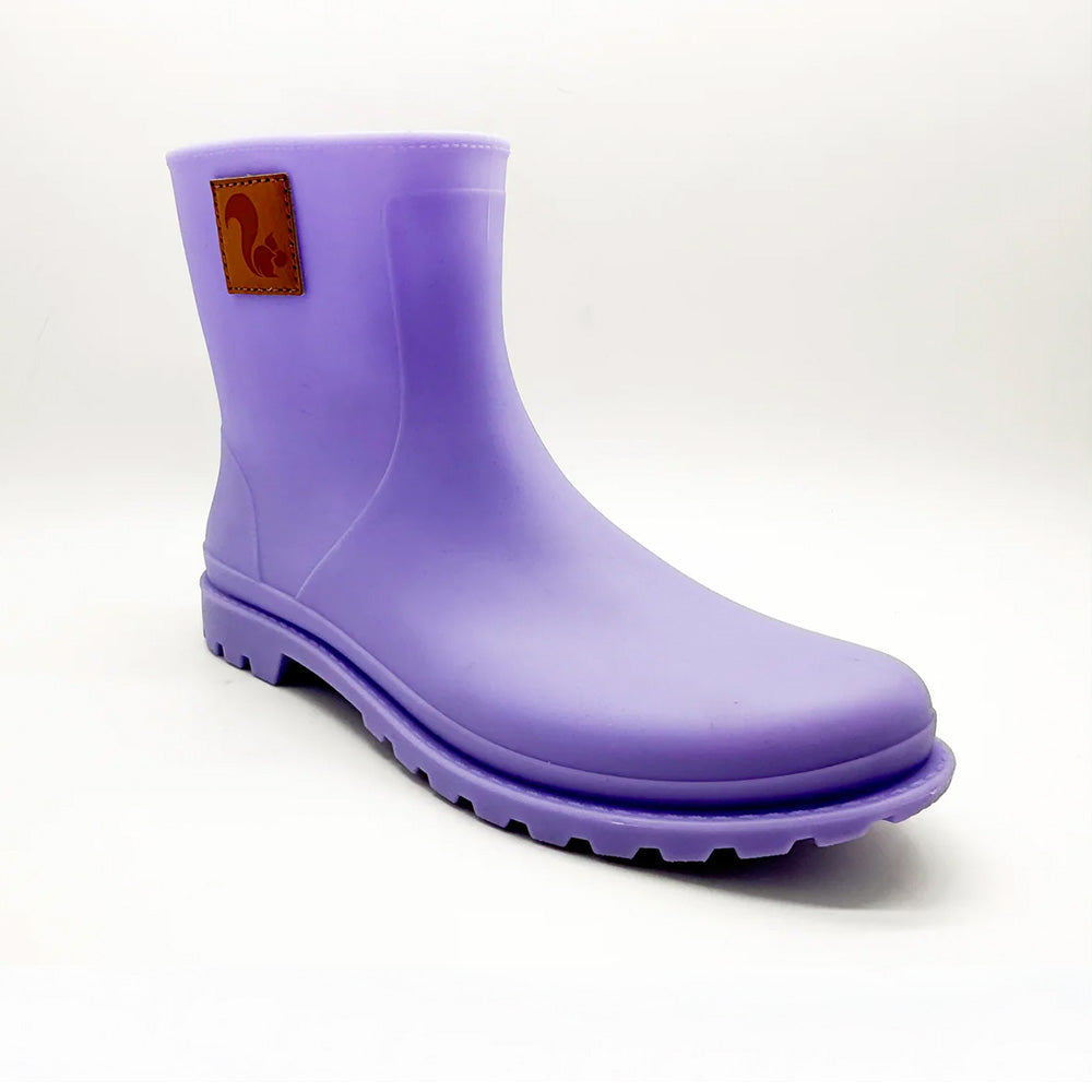 Three-quarter view of Thies Bio Rain Boots in lavender for women, displaying the vegan boots' elegant design.