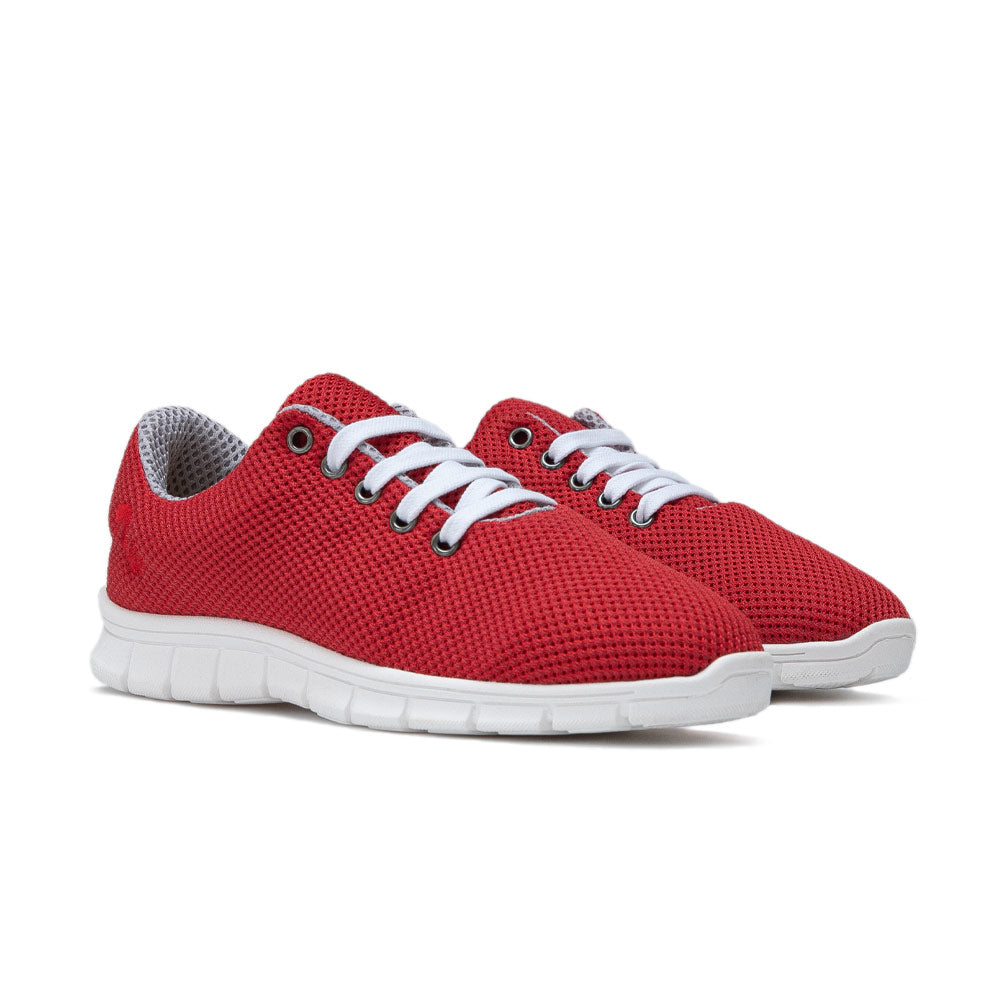 Thies Cornrunner Crimson Red angled front view. Sustainability shoes. 