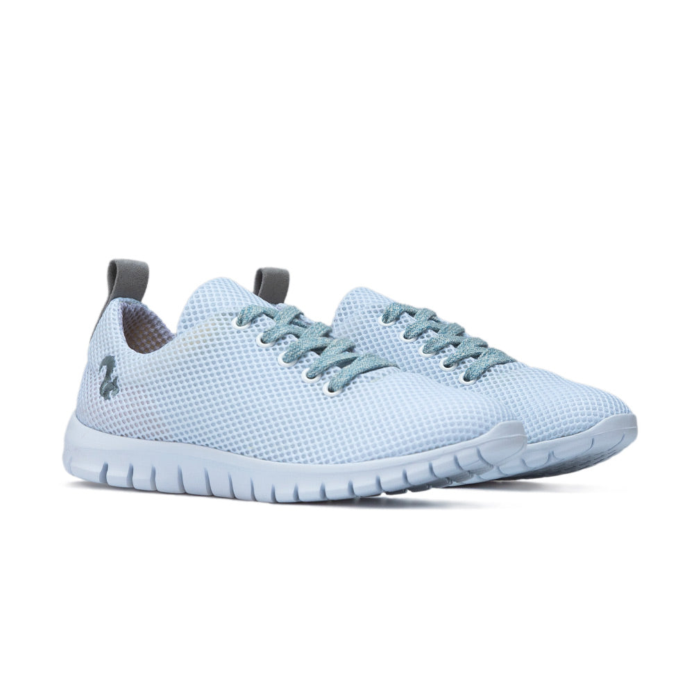 Pair of sky blue sustainable sneakers by Thies, with mesh upper and white flexible soles, displayed facing forward.