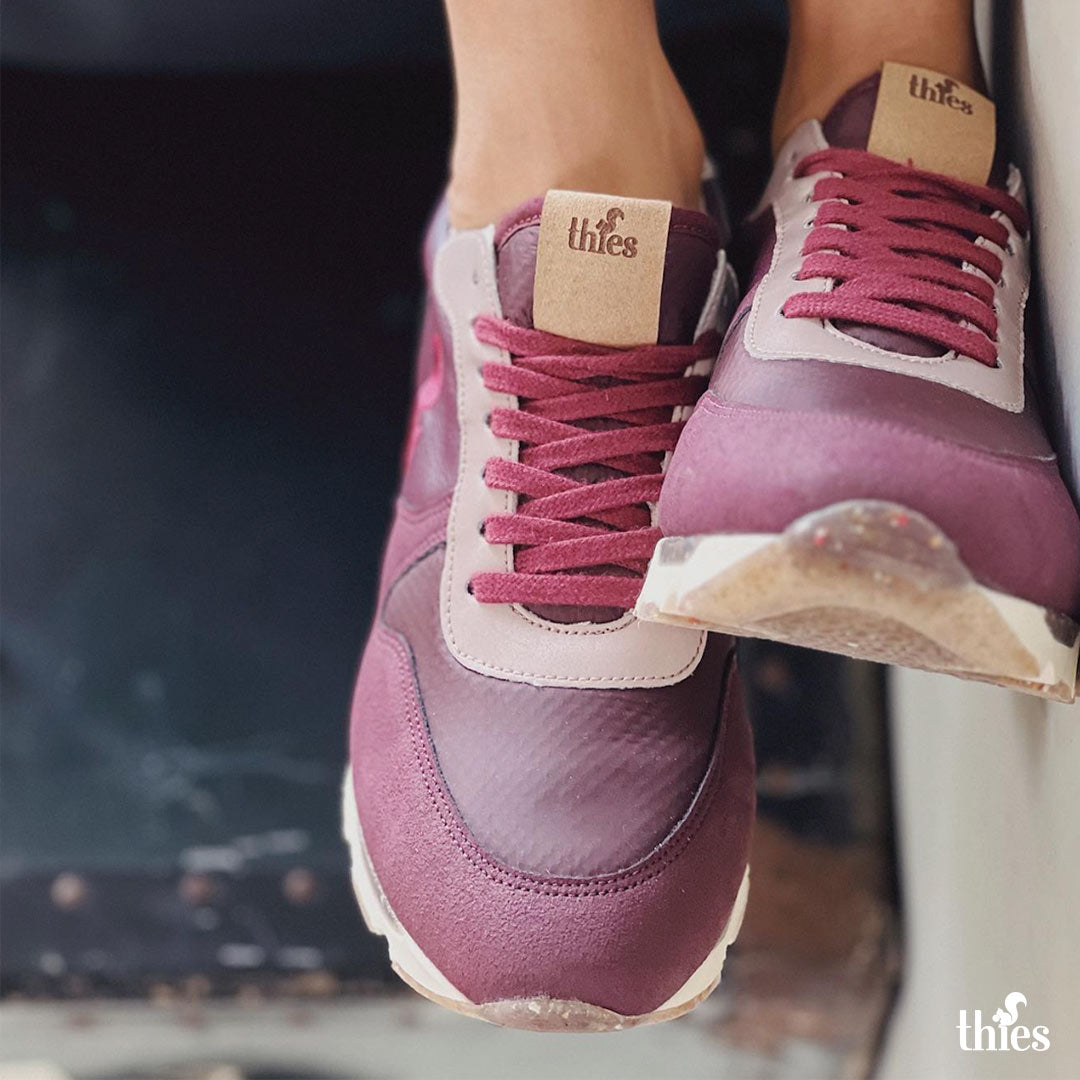 Model wearing Thies eco squirrel runners in color dark berry, these sustainable sneakers are excellent for sports and have a casual but really cool look