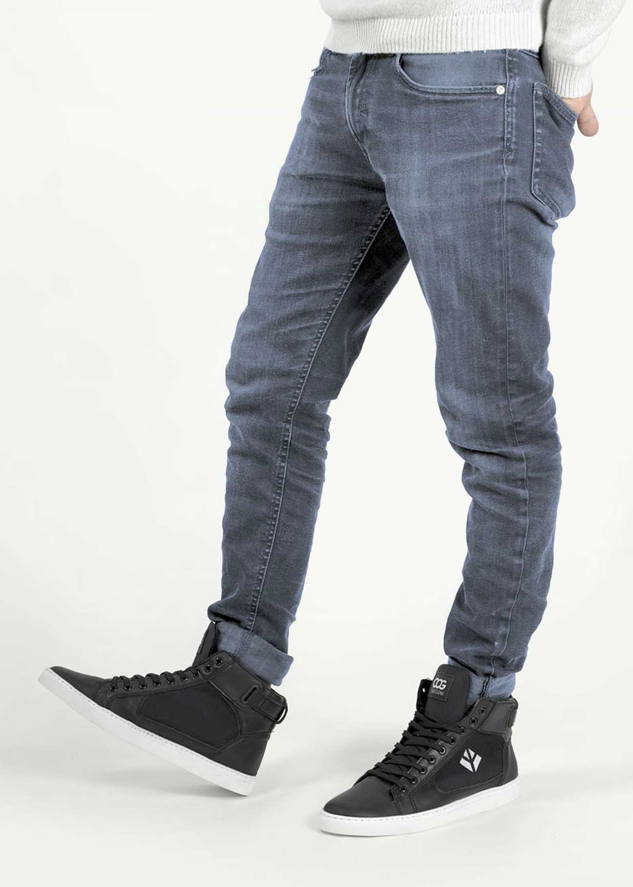 WALLACE-Black-V2-2.jpg