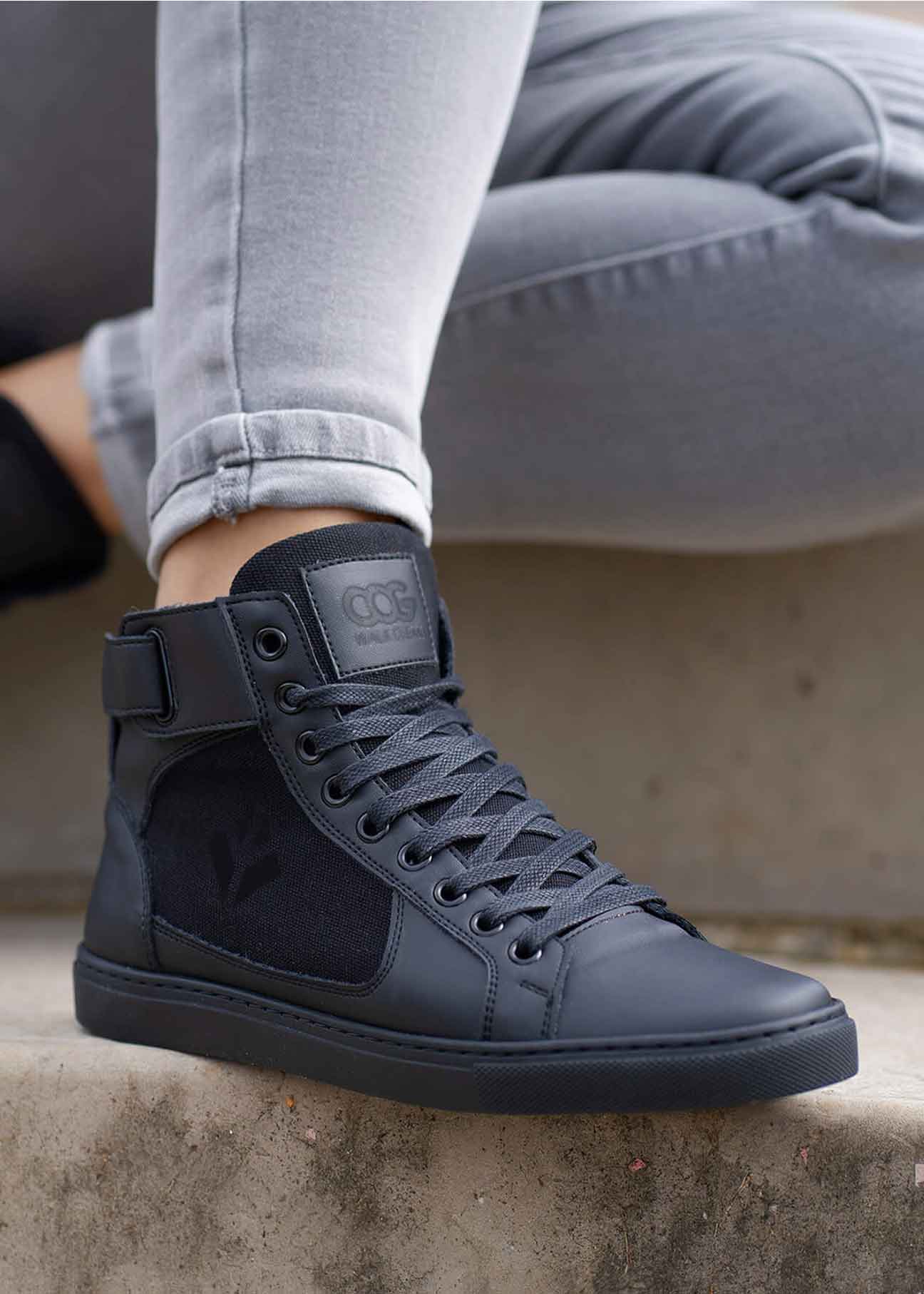 WALLACE-Full-Black-2.jpg