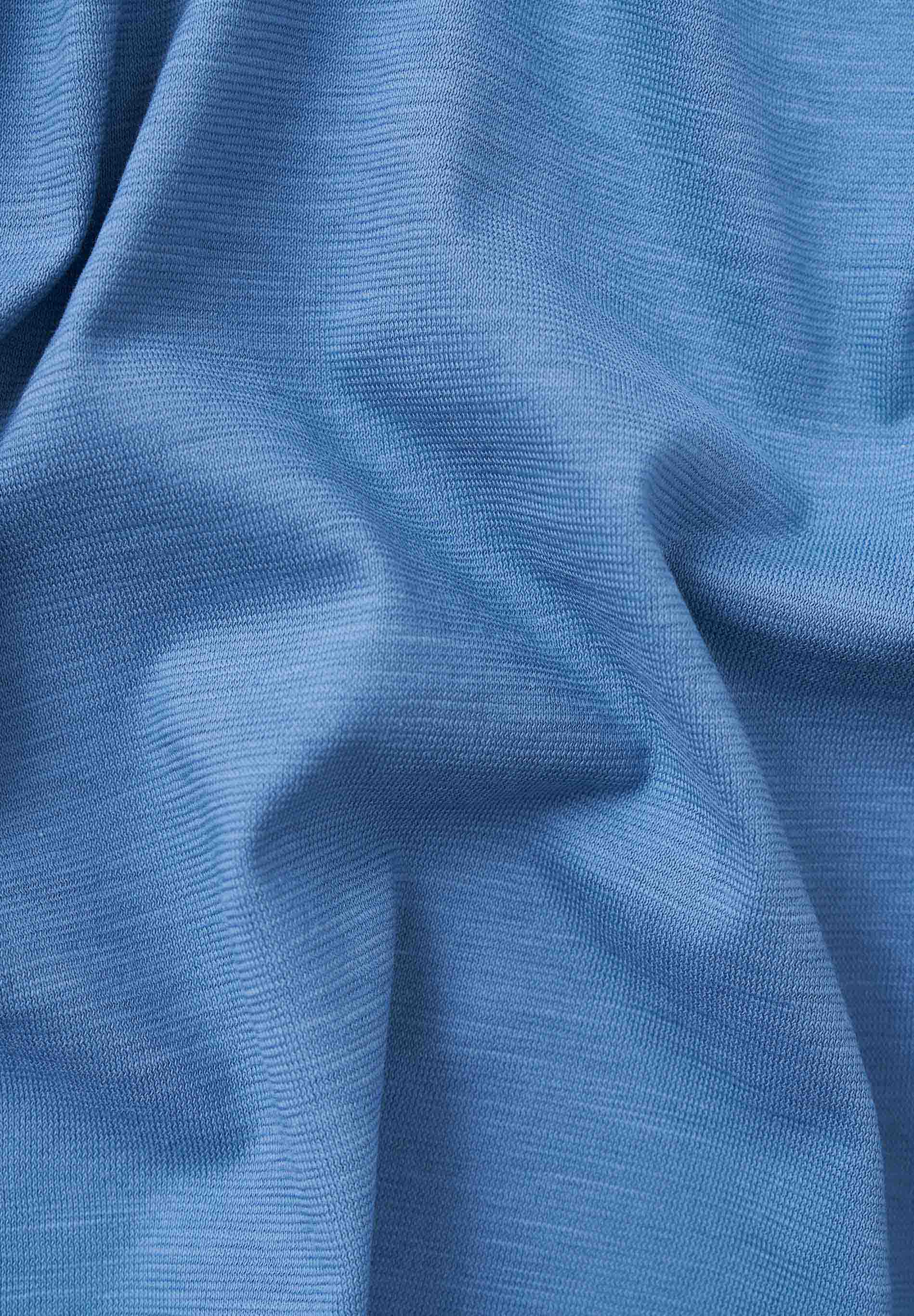 Camiseta básica en 100% algodón orgánico en azul coronet