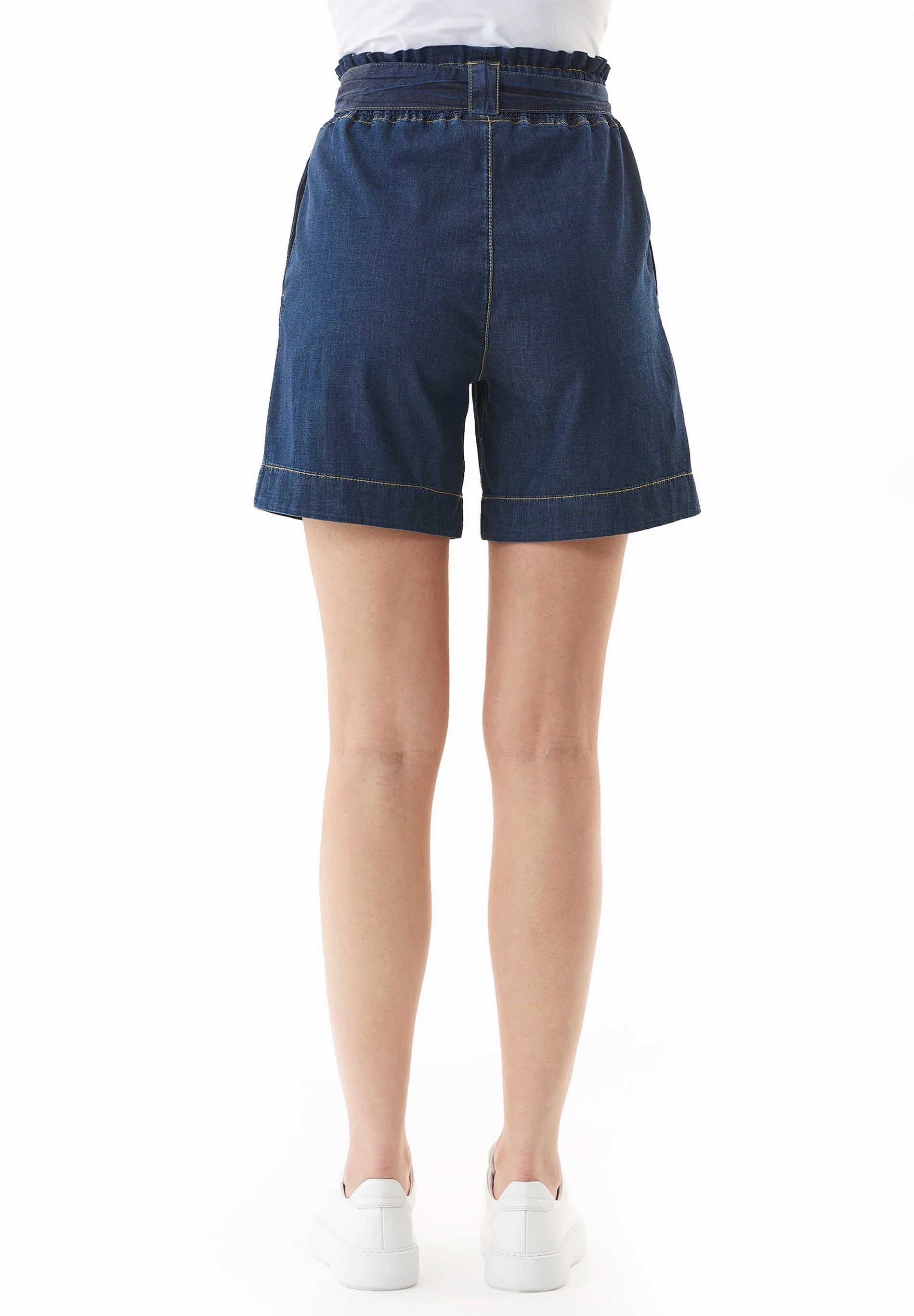 Shorts tipo paperbag en denim elástico de algodón orgánico