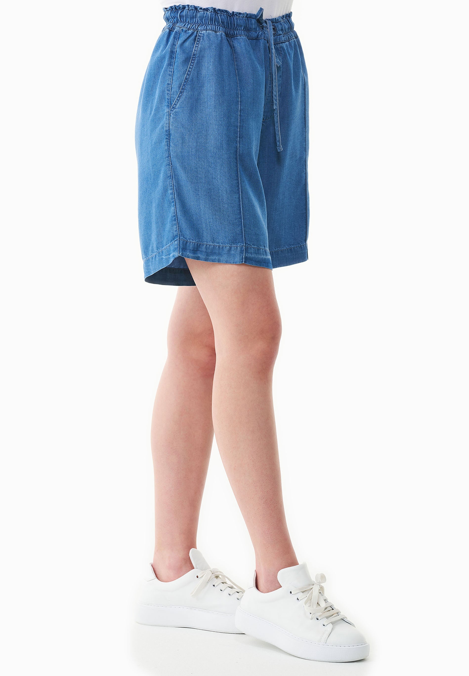 Shorts ligeros con apariencia de mezclilla en TENCEL™ Lyocell