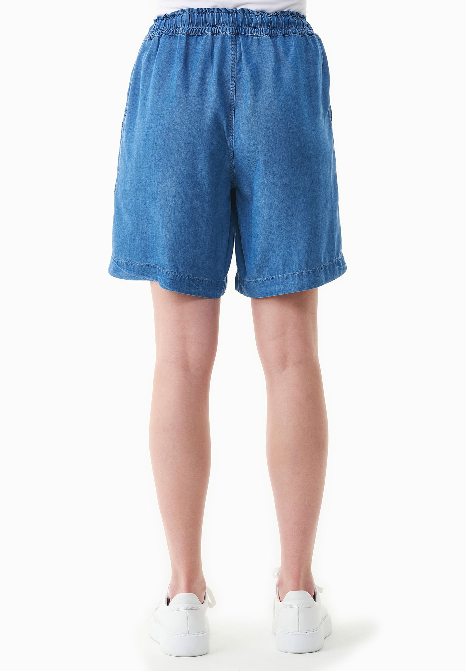 Shorts ligeros con apariencia de mezclilla en TENCEL™ Lyocell