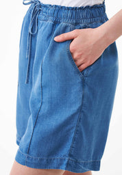 Shorts ligeros con apariencia de mezclilla en TENCEL™ Lyocell